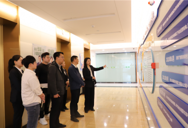 貴陽產(chǎn)控集團(tuán)黨委委員、副總經(jīng)理唐建到貴州陽光產(chǎn)權(quán)交易所調(diào)研座談